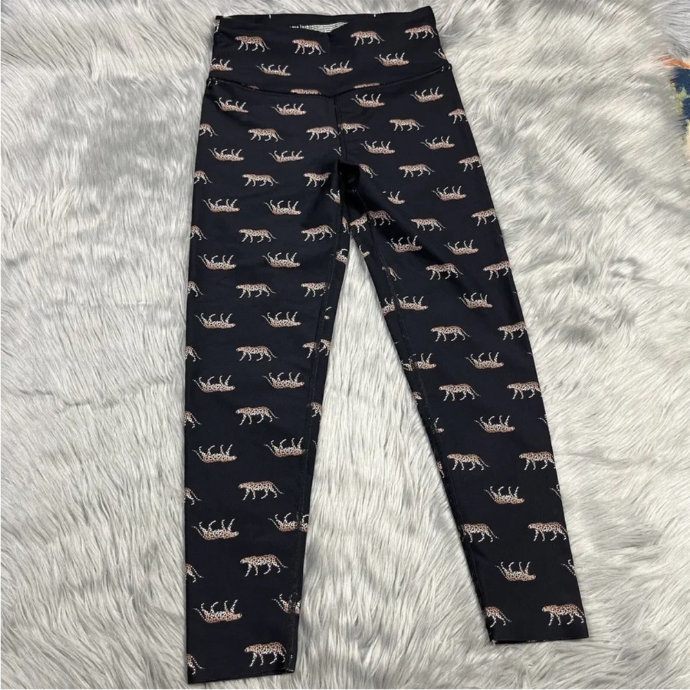 Victoria Sport Black Cheetah animal Active Leggings Size M